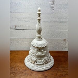 HOME TRENDS, CHRISTMAS DINNER BELL. MADE OF JADE PORCELAIN WITH GOLD DETAILS.
